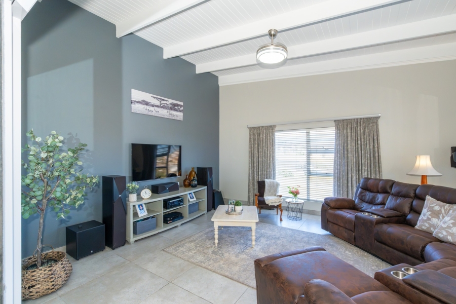 5 Bedroom Property for Sale in Myburgh Park Western Cape
